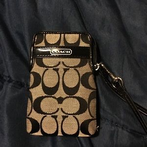Coach black.vertical wristlet  New without  tags